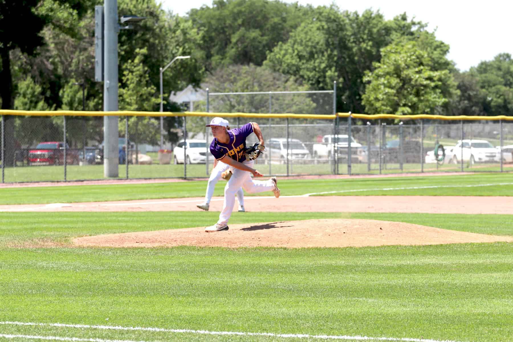 CL splits Sioux Falls games